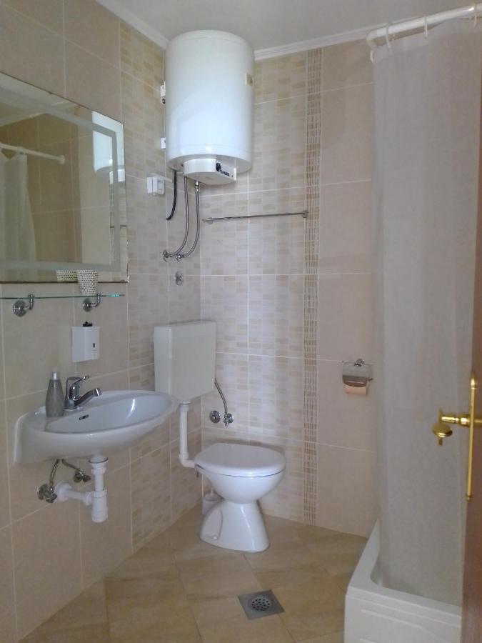 Apartmani More Komarna Exteriör bild