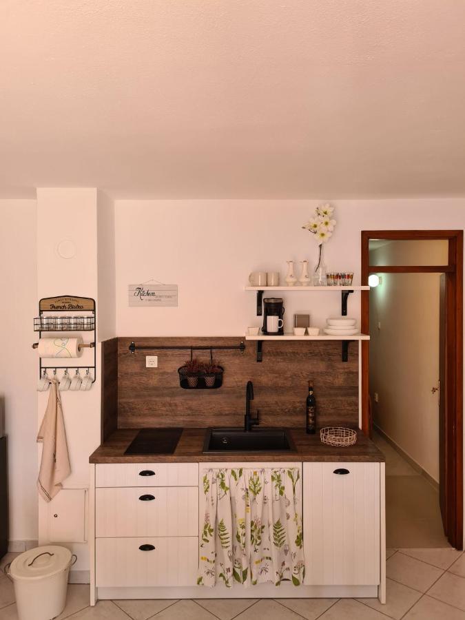 Apartmani More Komarna Exteriör bild