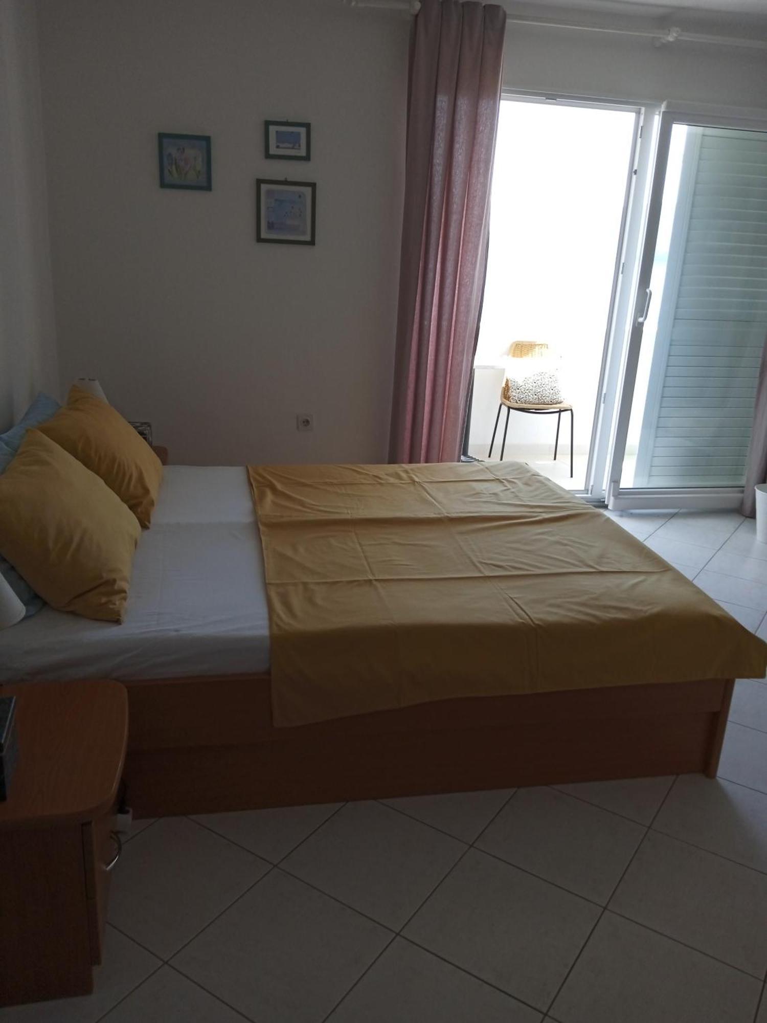Apartmani More Komarna Exteriör bild